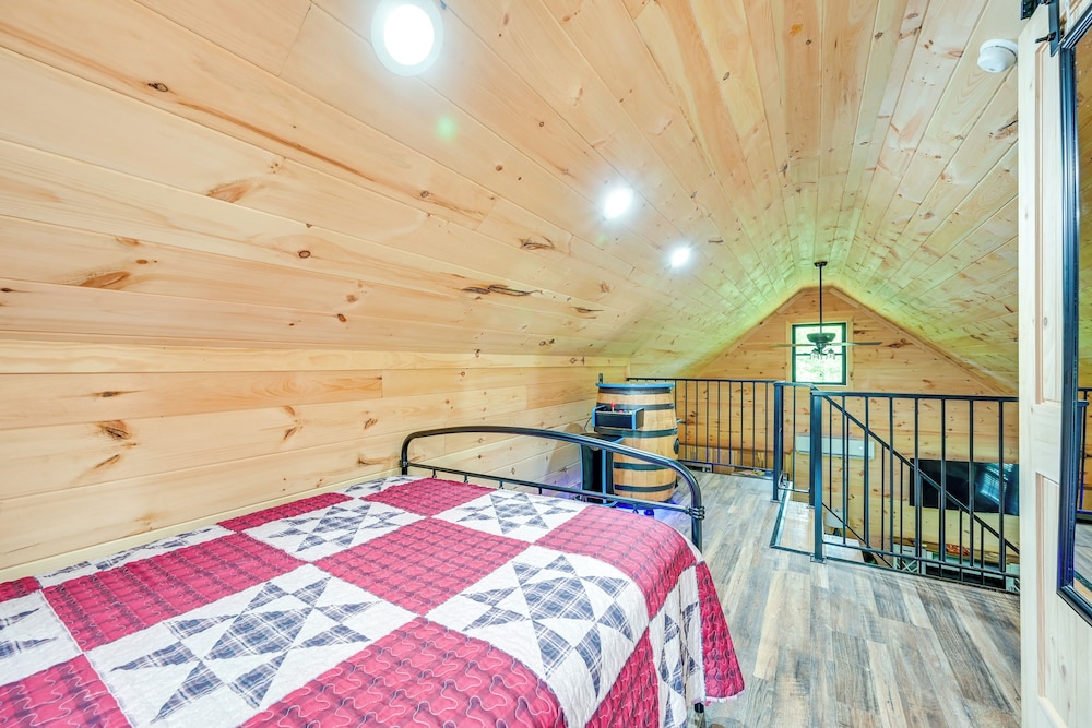 Near Mammoth Cave: Family-friendly Cabin w/ Patio!