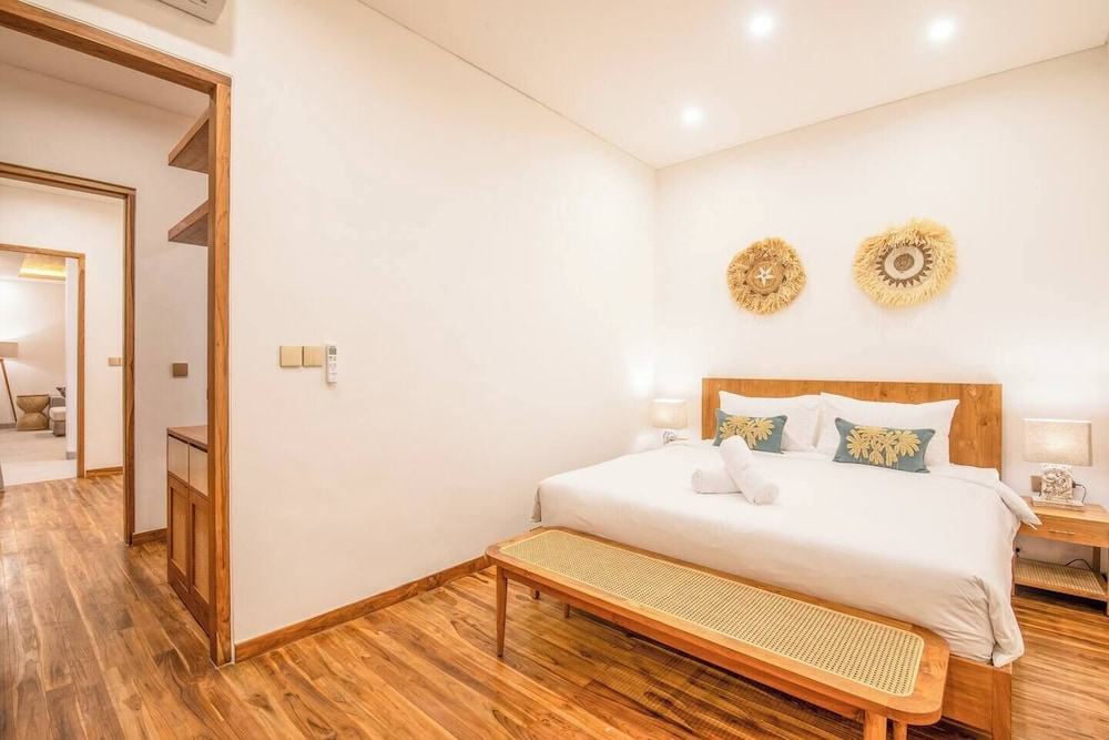 Luxurious 6 BR With Sea View, 5 Mins to Savaya