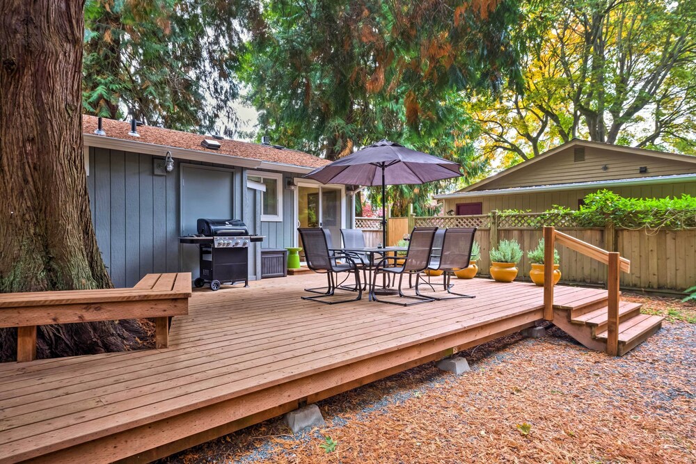 House w/ Deck on Whidbey Island, 1 Mi From Shore! view 4