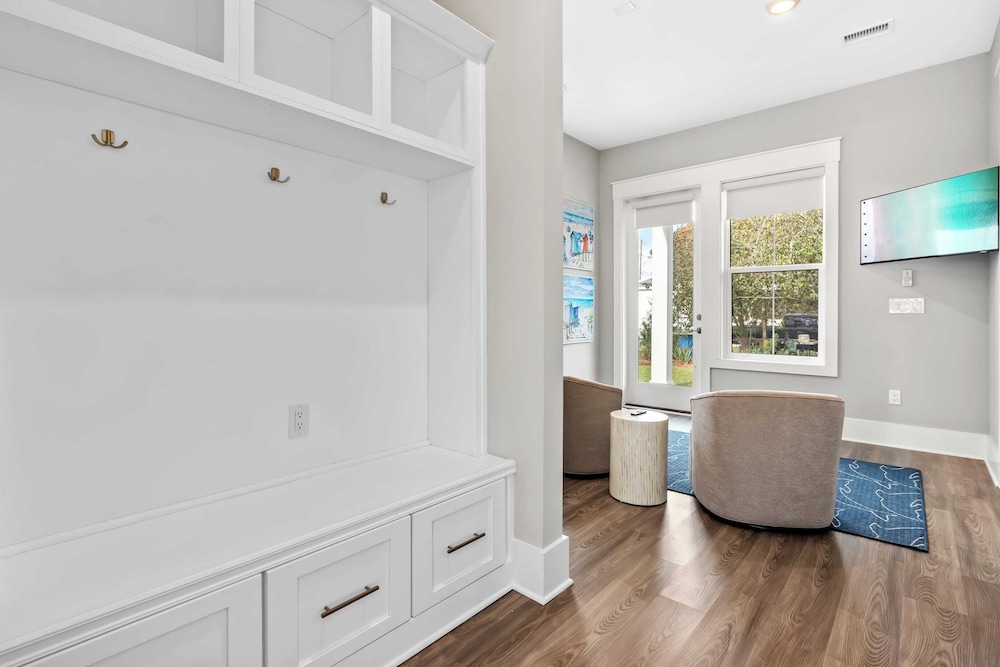 Sea Dweller by Avantstay Rooftop Spa + Gulf View Golf Cart, Pool