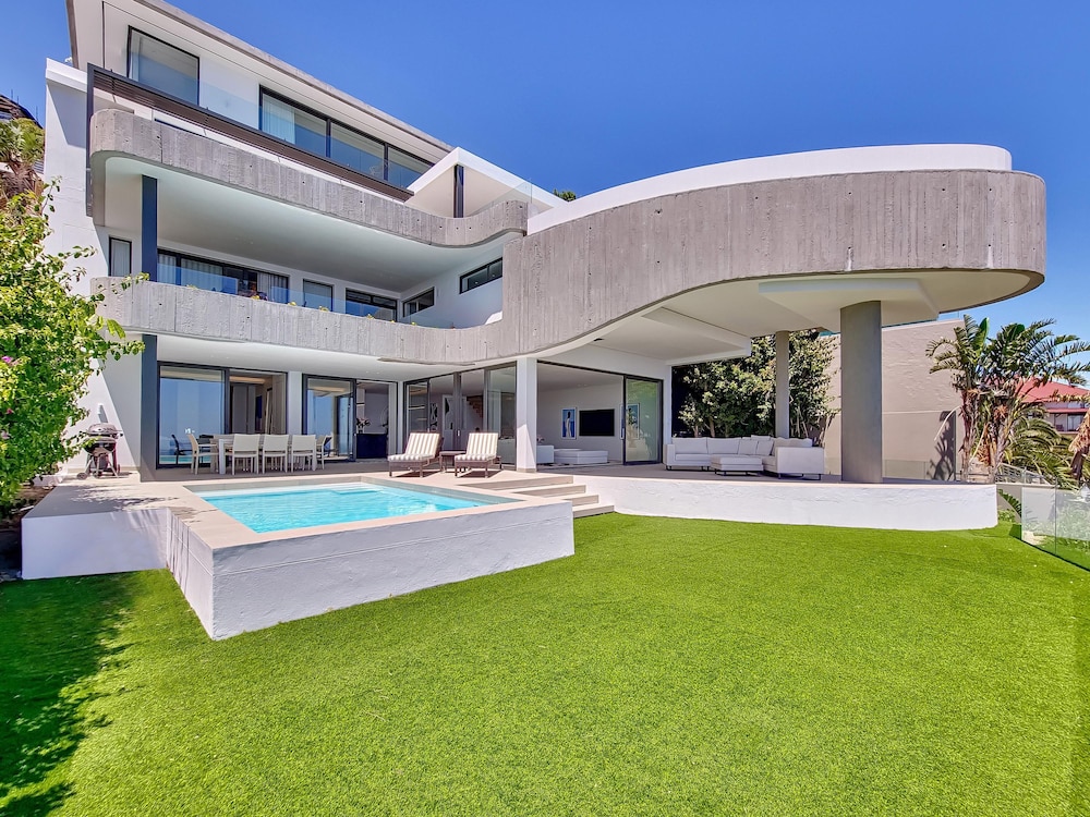 Ocean Villa - Ultra Luxury Villa in Bantry Bay