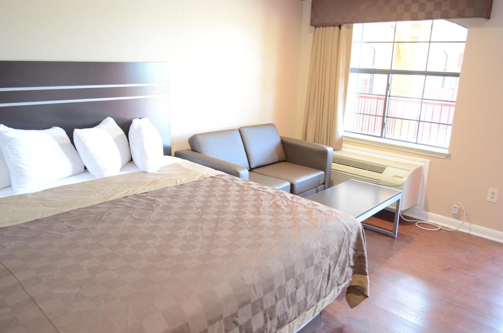 Regency Inn - Property Image 37