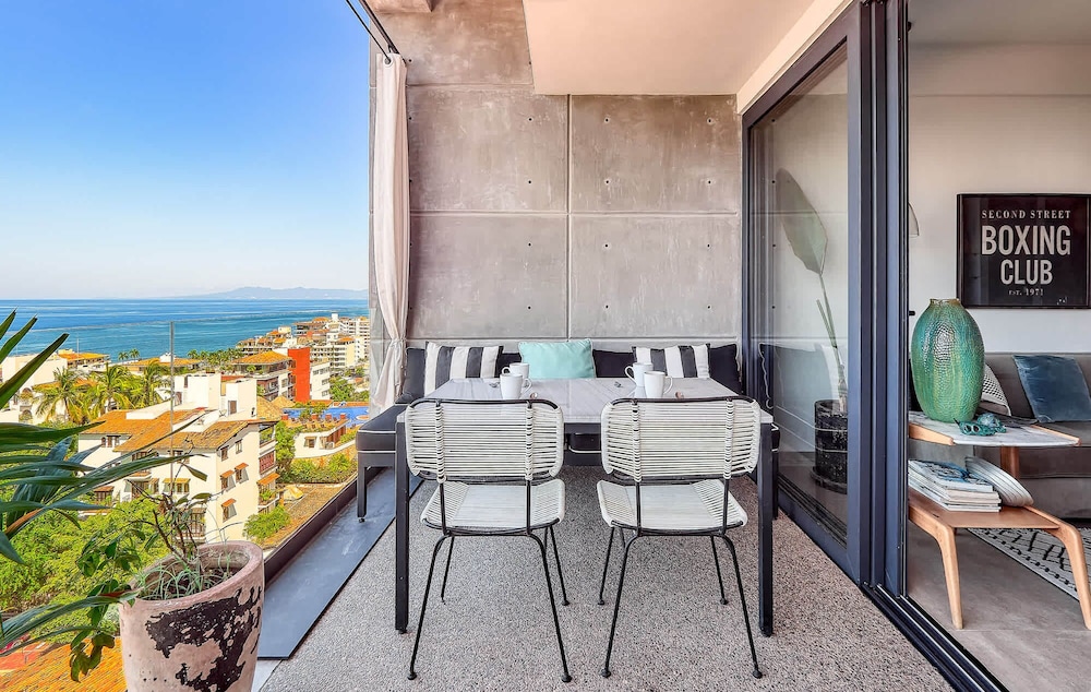 Oceanview Condo With Amazing Rooftop Pool - Gym