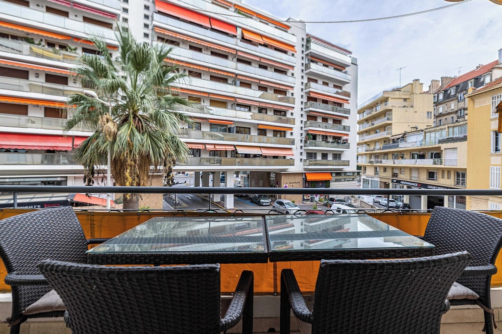 Modern Apartment a/c 1br-4p - With Balcony