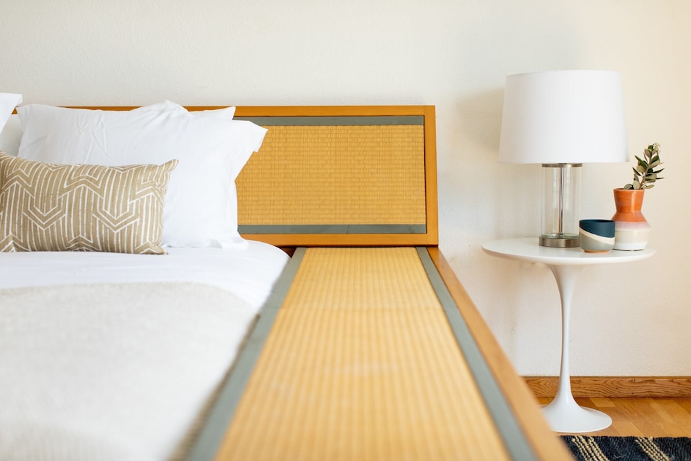 Beachcomber by Avantstay Elegant Modern Estate w/ Pool, Hot Tub & Outdoor Dining! view 4