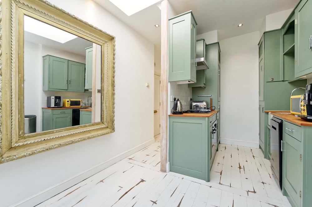 Contemporary 1 bed Apartment Chelsea