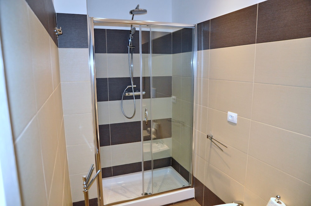 Dea Roma Inn