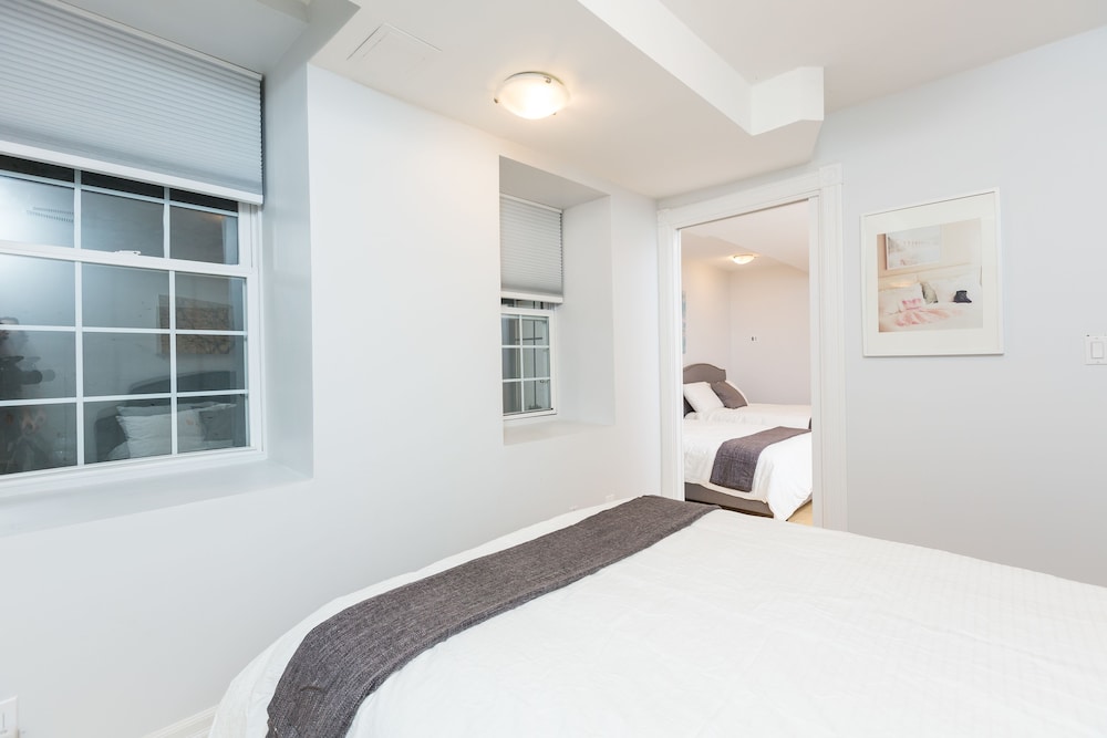 Applewood Suites - Yorkville - Image 4