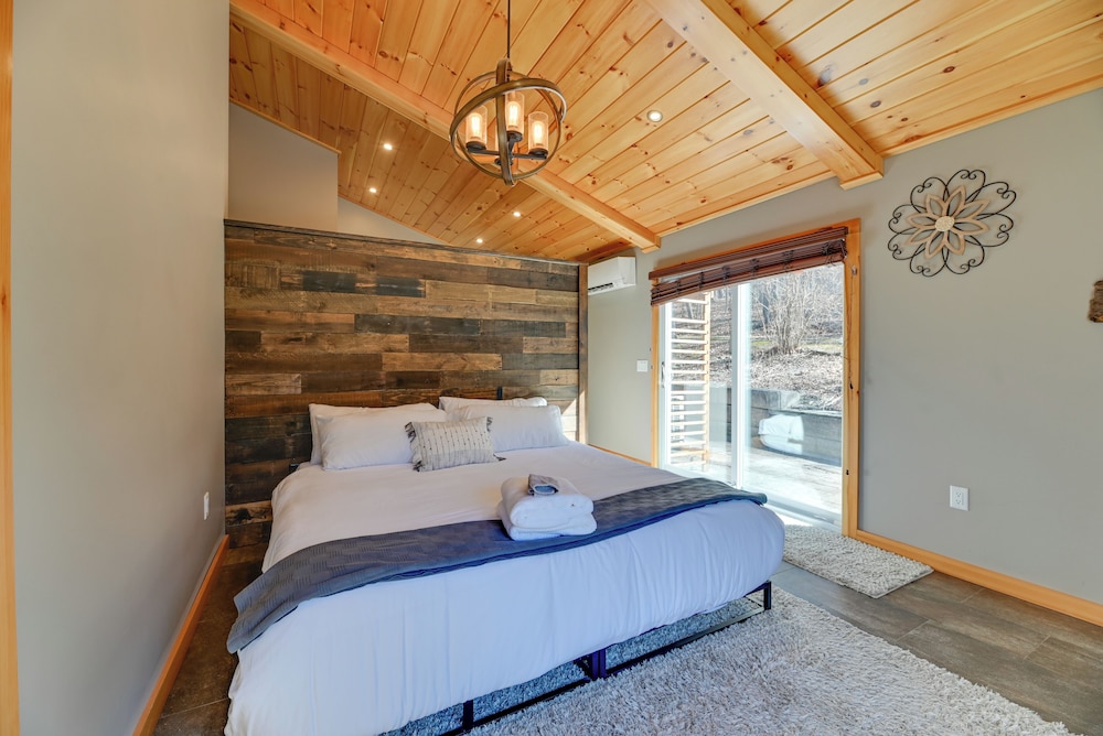 The Toasted Marshmallow Ski & Lake Retreat