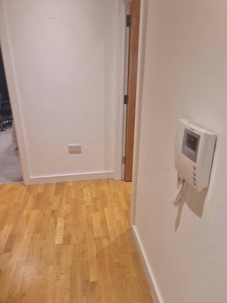 2 Beds Flat Centrally Located 2 Mins From Station
