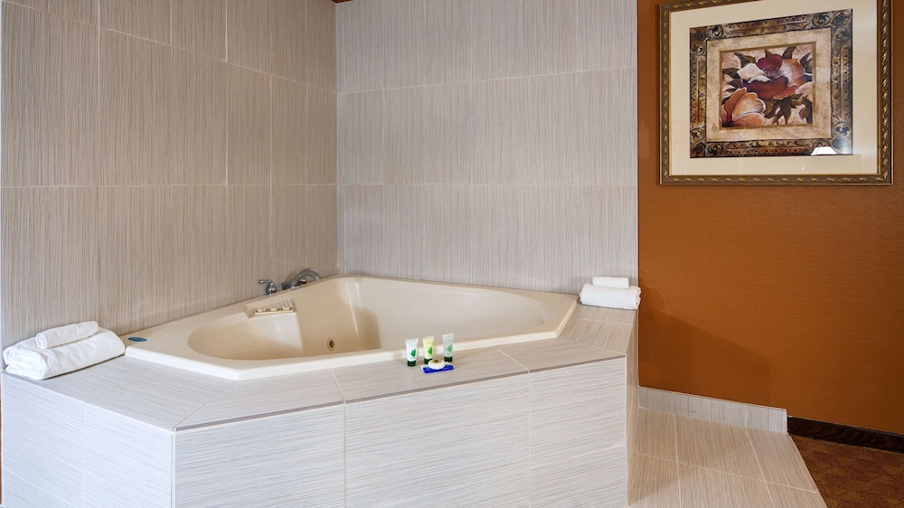 St. Charles Vacations - Best Western Inn of St. Charles - Property Image 24