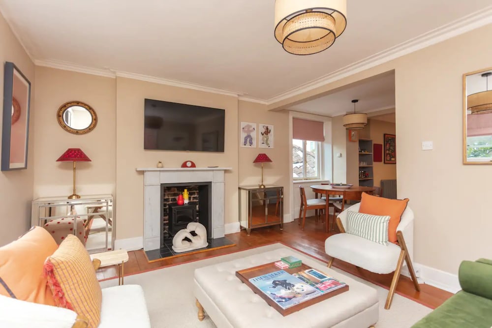 Stunning 2 Bedroom Apartment in the Heart of Chelsea