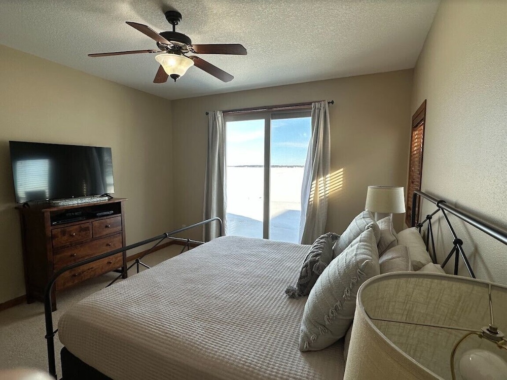 Quarterdeck Resort & Restaurant