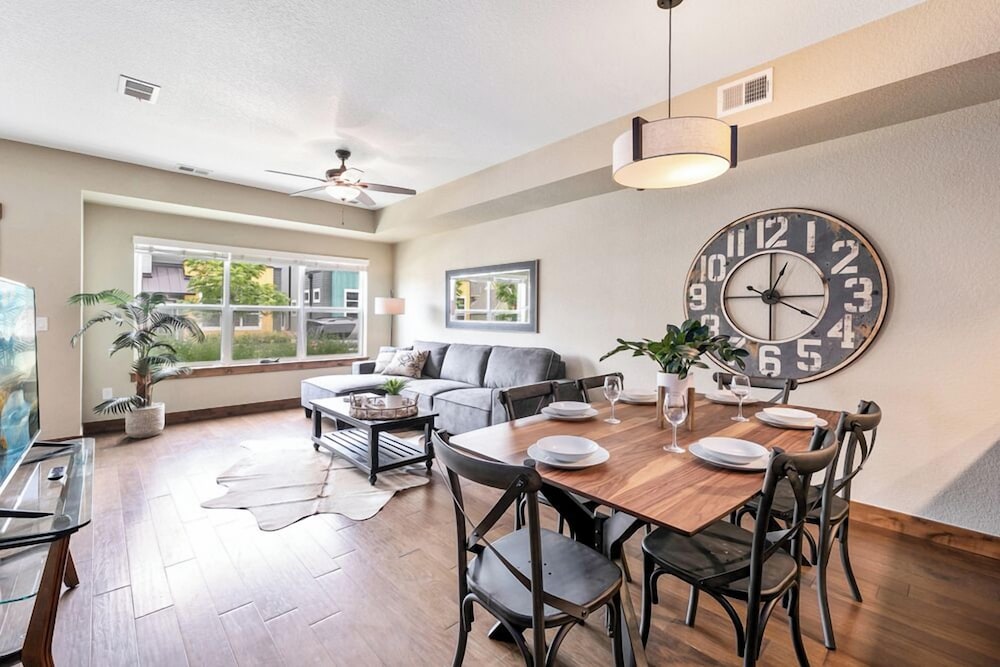 Old Town North Getaway King Beds & Game Room!
