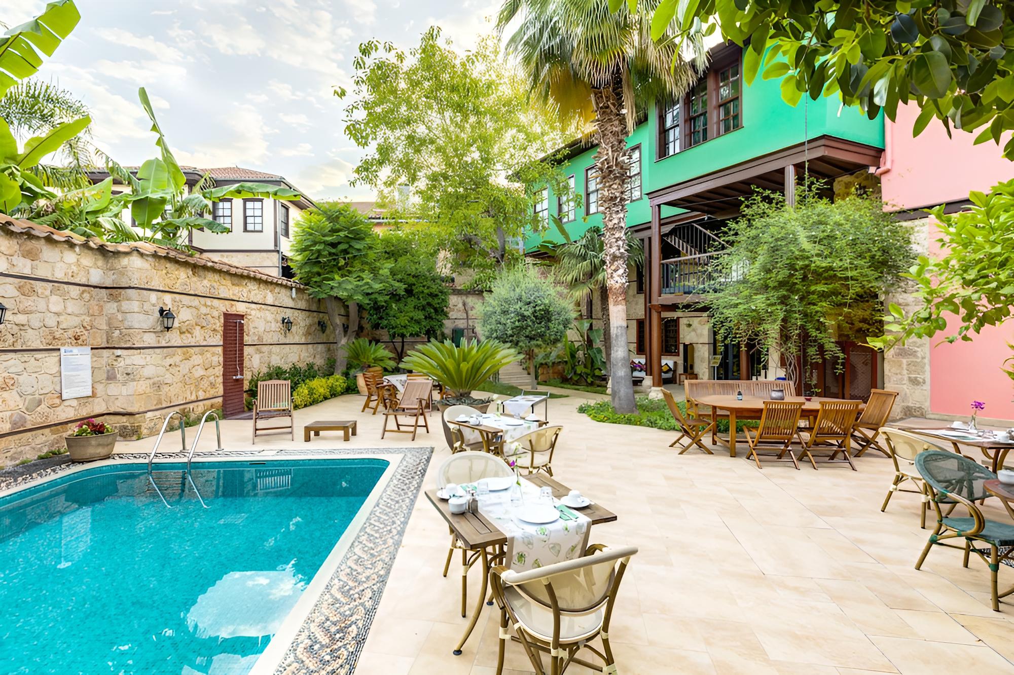 Kaucuk Hotel