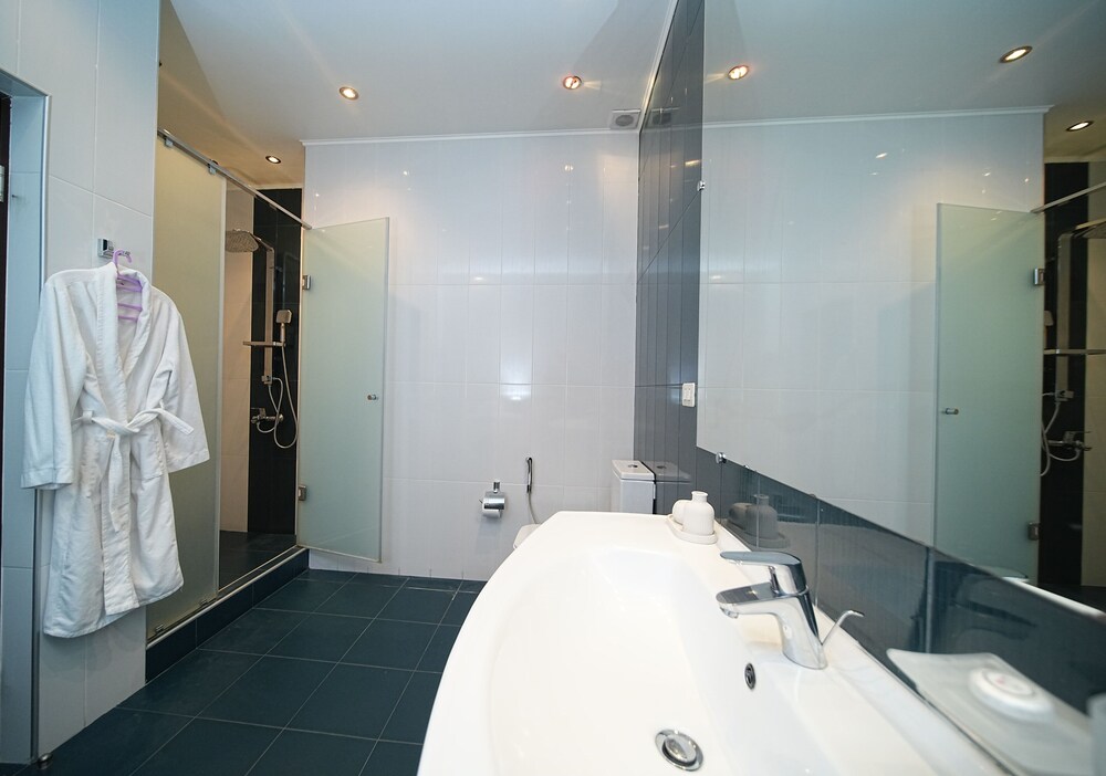 City View 2-bedroom Luxury Apartment on 13 Buzand Street by Sweet Home