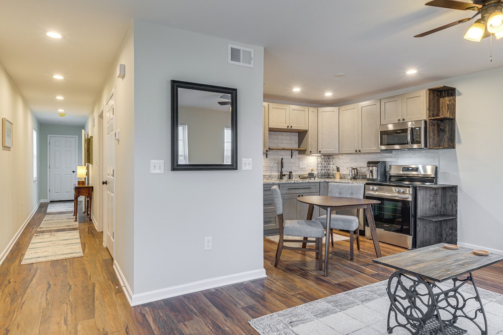 2 Mi to University of Louisville: Apt w/ Fire Pit!