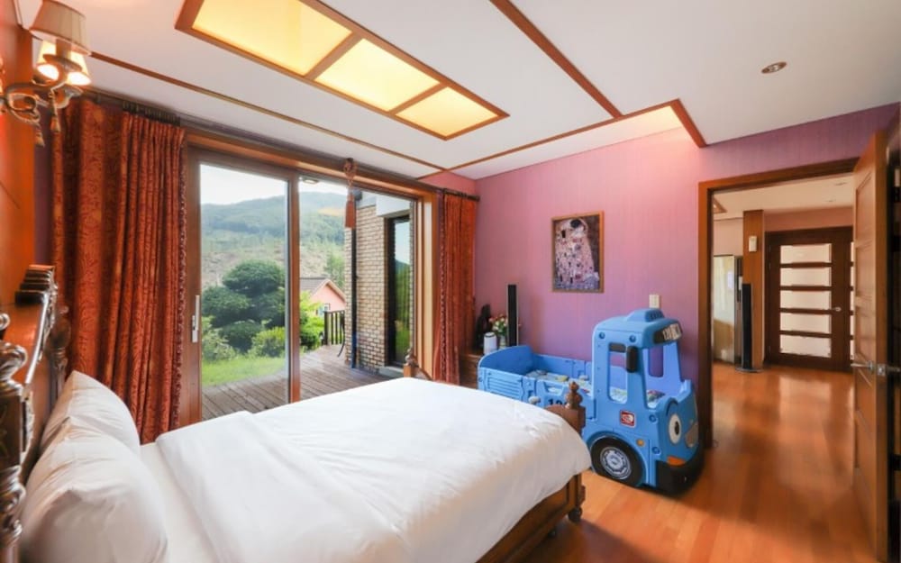 Yangpyeong Weekly Kids Pool Villa view 2
