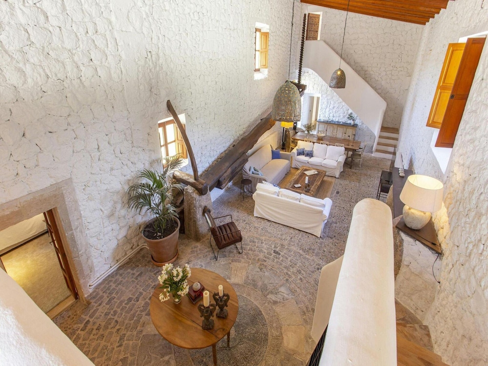 Stunning Farmhouse With Private Pool