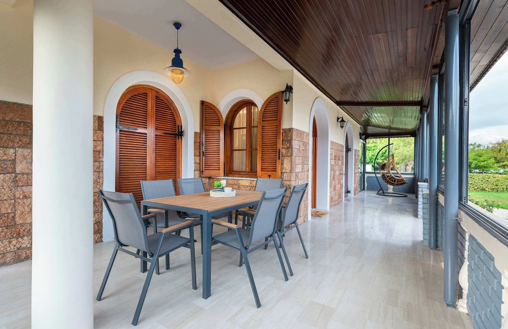 Villa Psani Beachfront Escape With Garden