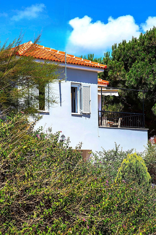 Romanos Beach Villas