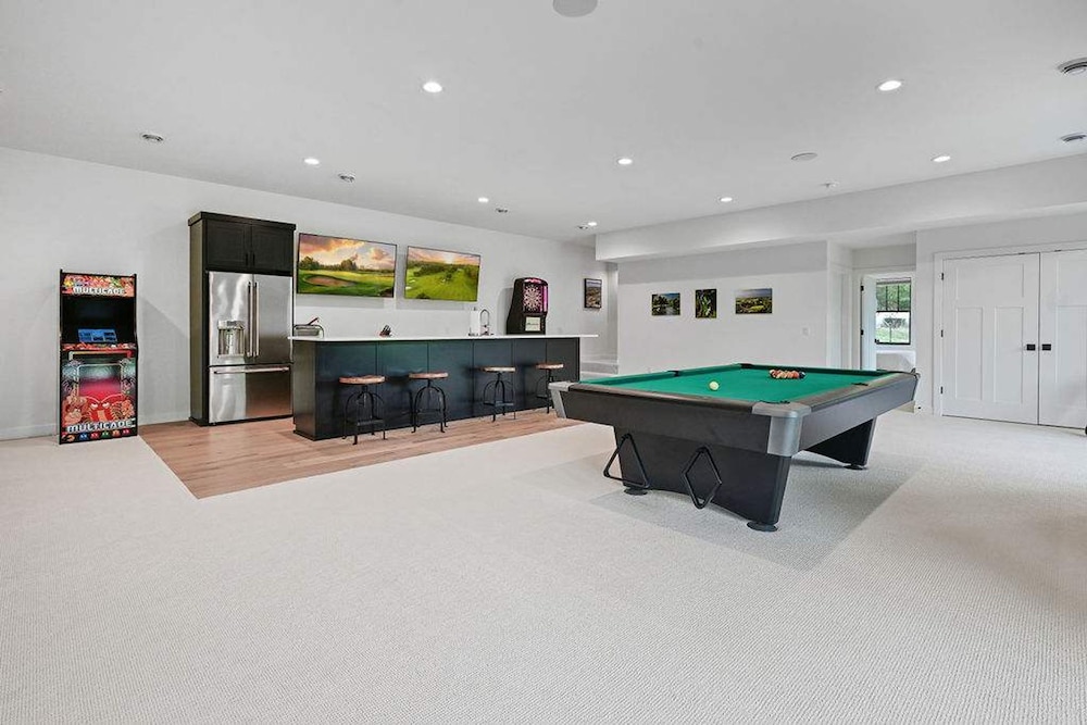 6BR Sand Valley Lodge With Hot Tub Bar Putting Green