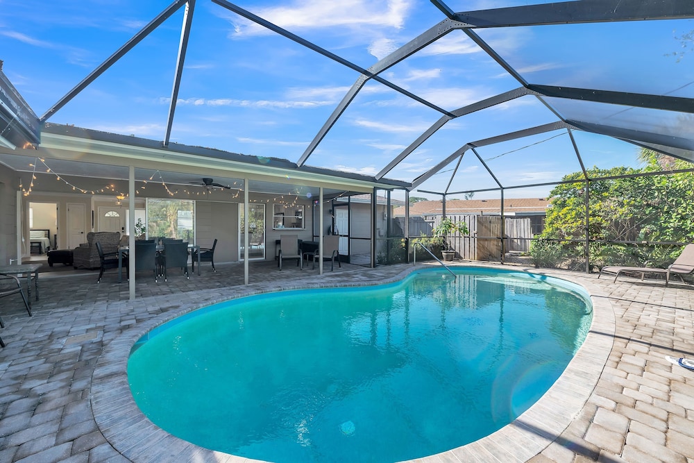 Beautiful Pool Home Near Siesta Key Beach 2 Bedroom Home