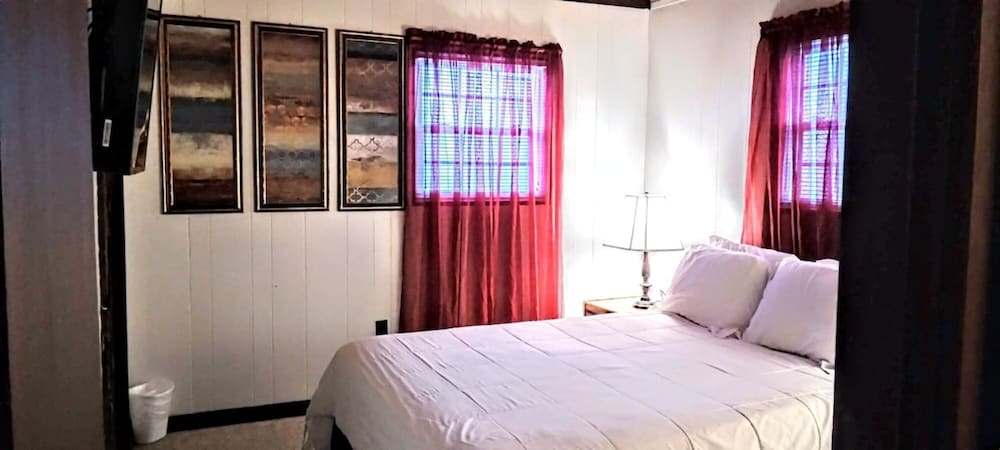 Gatlinburg Hideaway with Fireplace