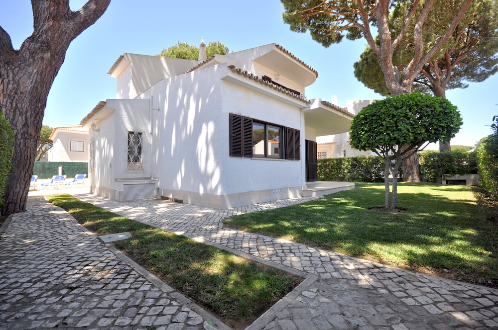 Residential Cul-de-sac Walking Distance to Centre, Private Pool, Free AC & Wifi view 3