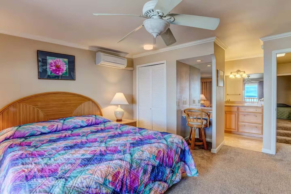Whale Watching From Artist Inspired Retreat 2 Oceanfront Lanais AC