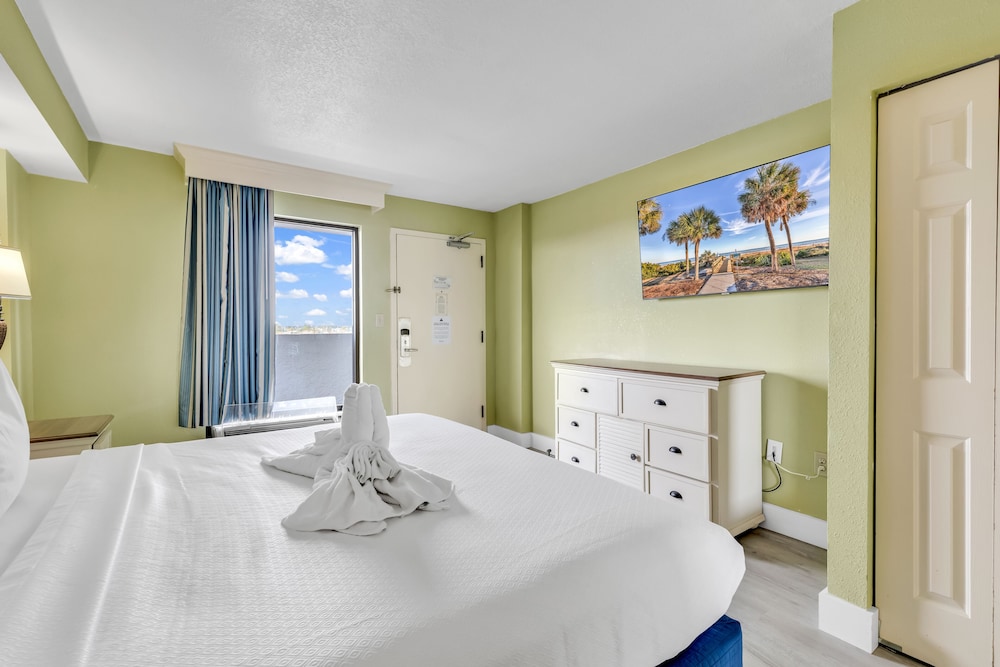 Beach-front Condos Located in the Caribbean Resort with Pool and Lazy River view 4