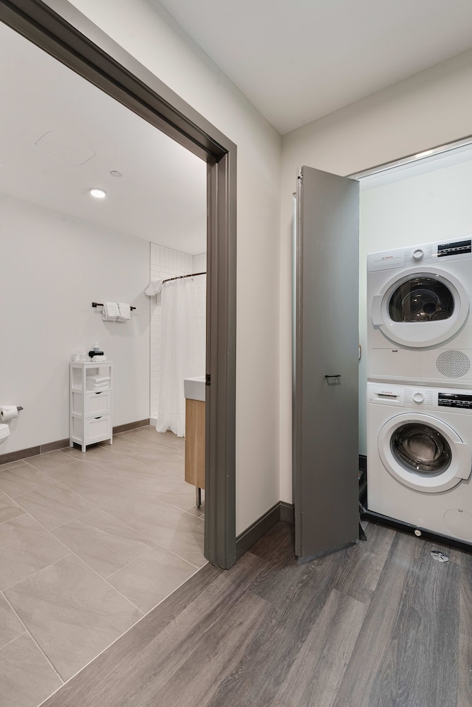 The Loop 2BR Historic Modern Luxury Amenities