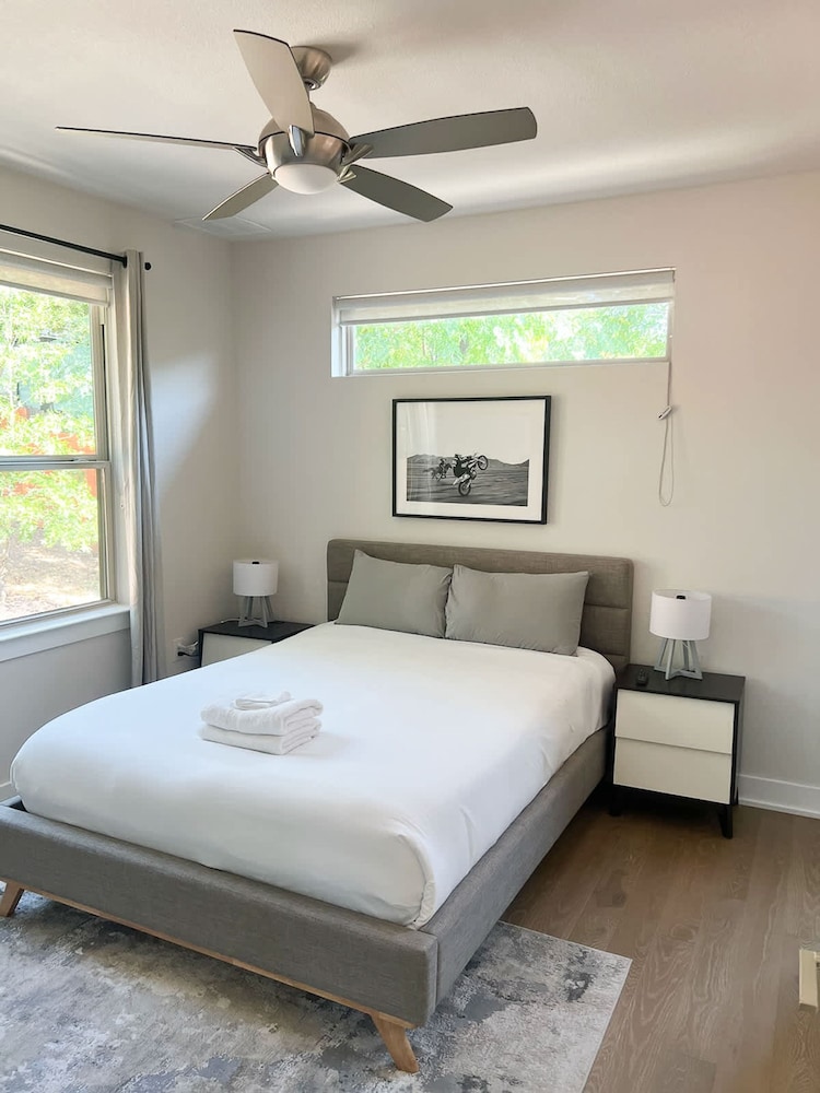 Upstay - Eastside Home w Patio BBQ - Mins to DT