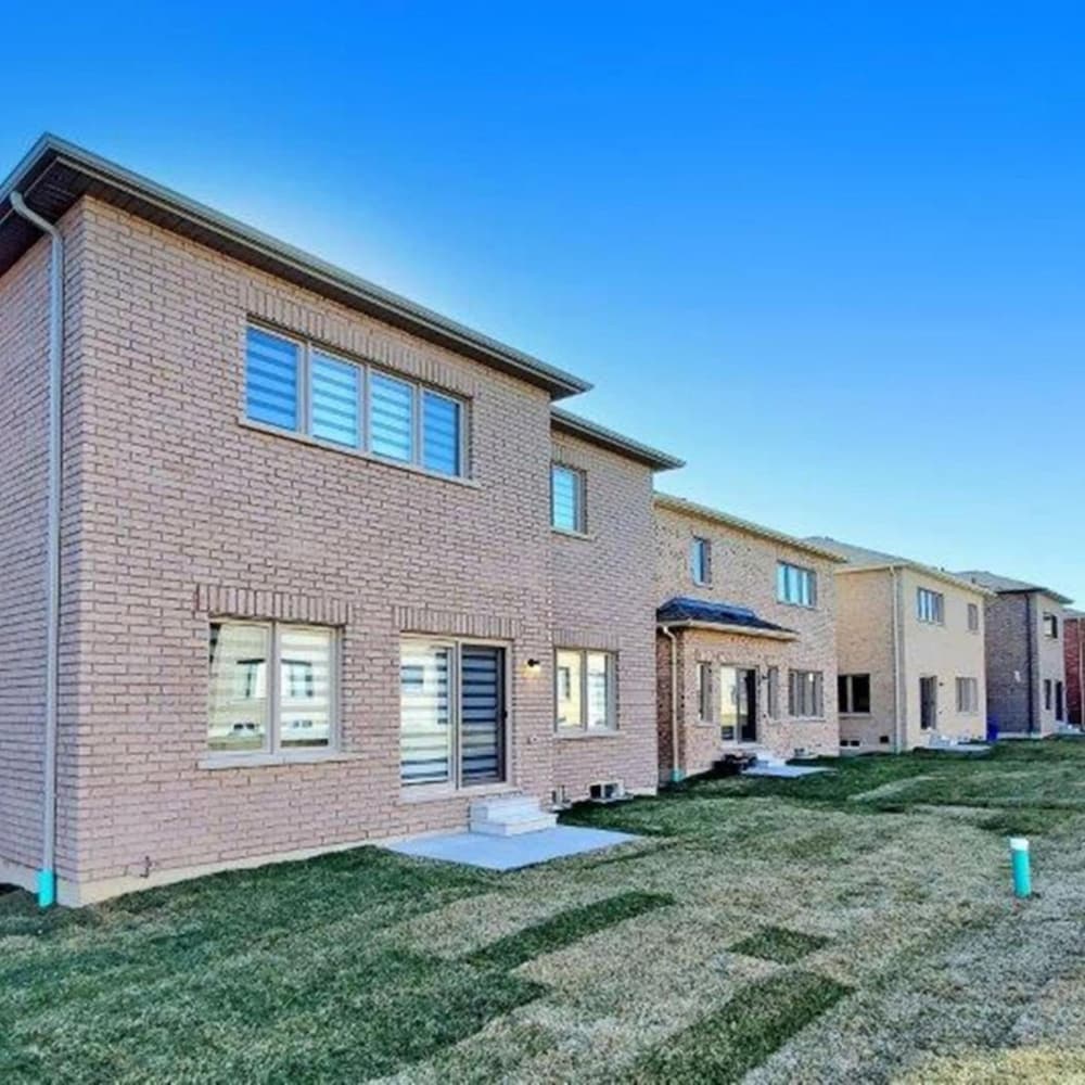 Georgina. New 4 Bedroom House Near Lake Simcoe