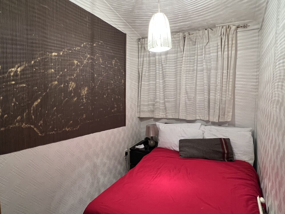 Stunning 3-bed House in Enfield, can Sleep 10 view 4