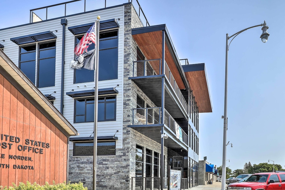 Miscellaneous Market Vacations - Lake Norden Apartment w/ Spacious Balcony! - Property Image 1