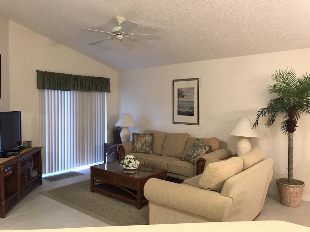 4BR 3BA Home in Emerald Island Resort by CV-8540