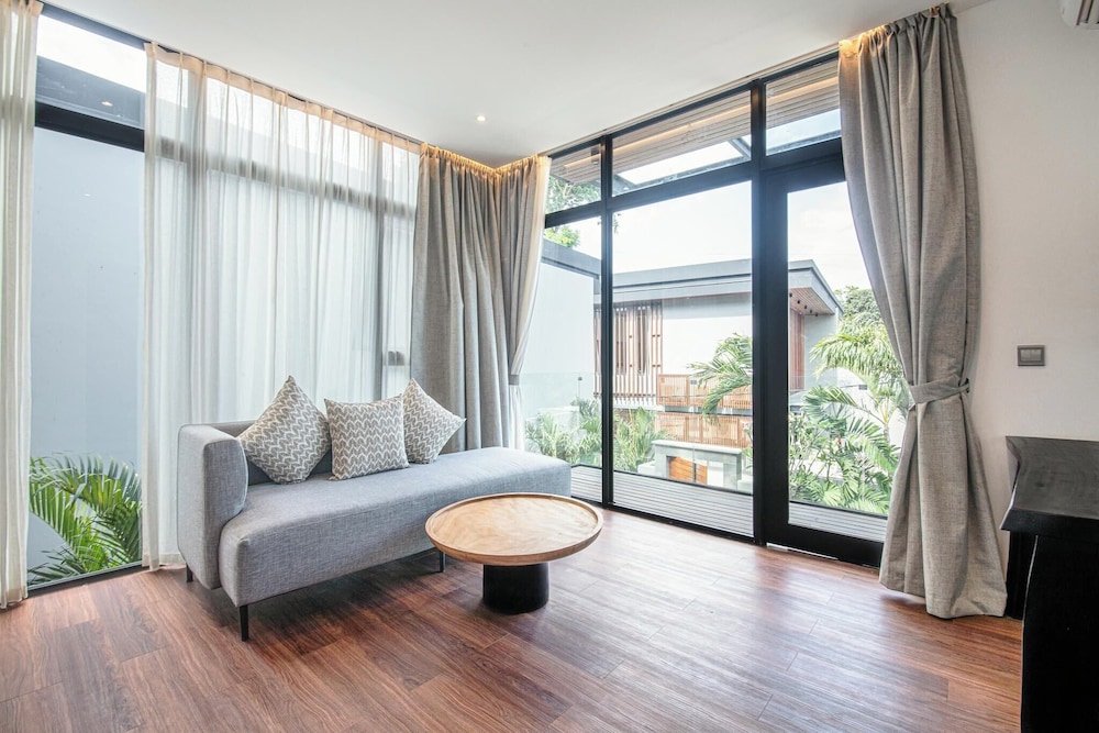 Elegant 6BR Canggu Retreat Just 400m to the Ocean