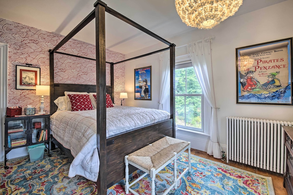 On-site Pond: Spacious Family Home in Jefferson! view 5