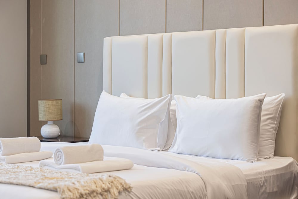 Nobles Suites by Hostiva - City View