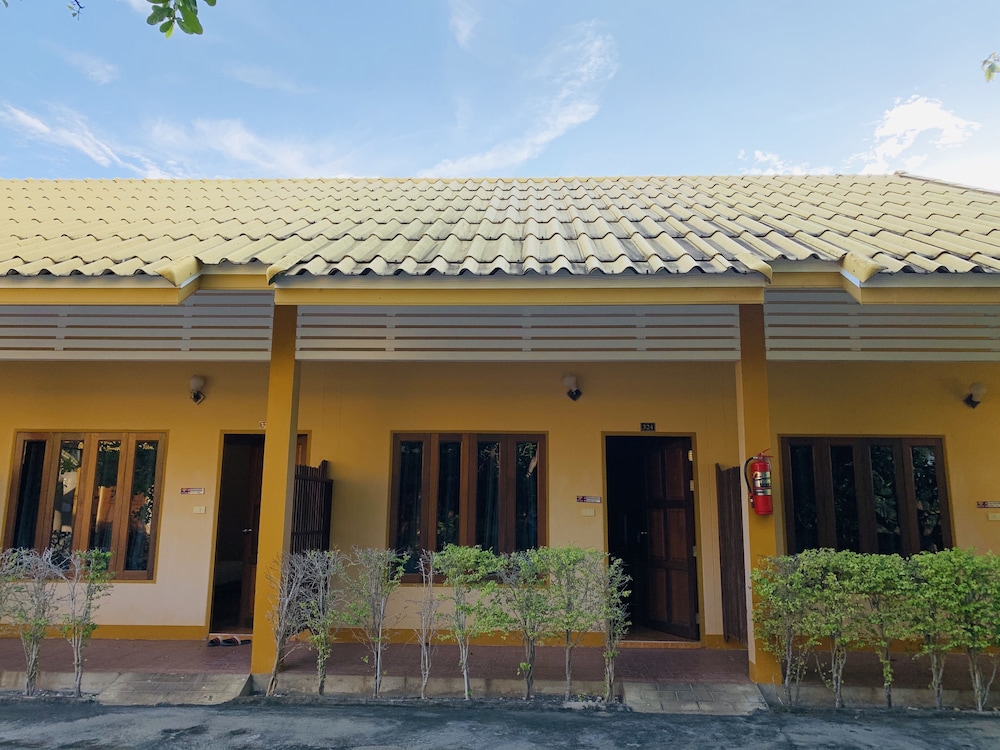 Hotel Srisupawadee Resort - Image 1