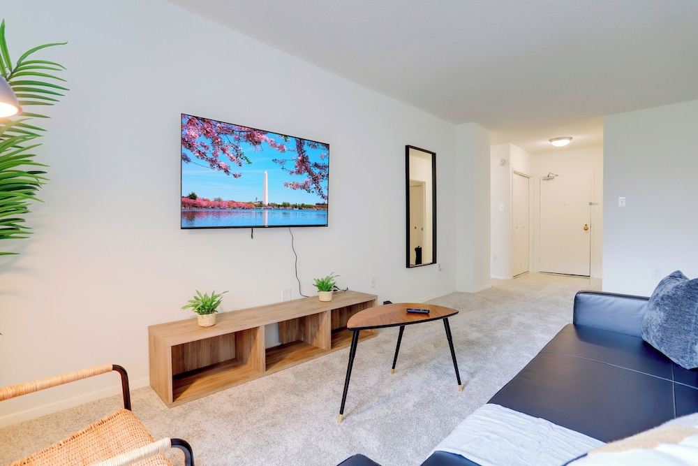 Comfortable Apt in Crystal City
