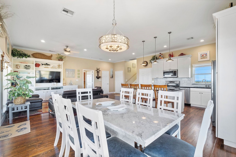 Beach Heaven by Ryson Vacation Rentals