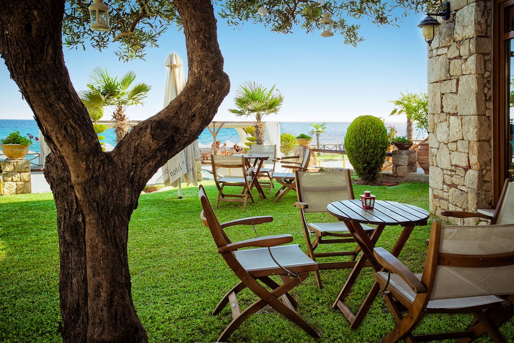 Paralio Hotel