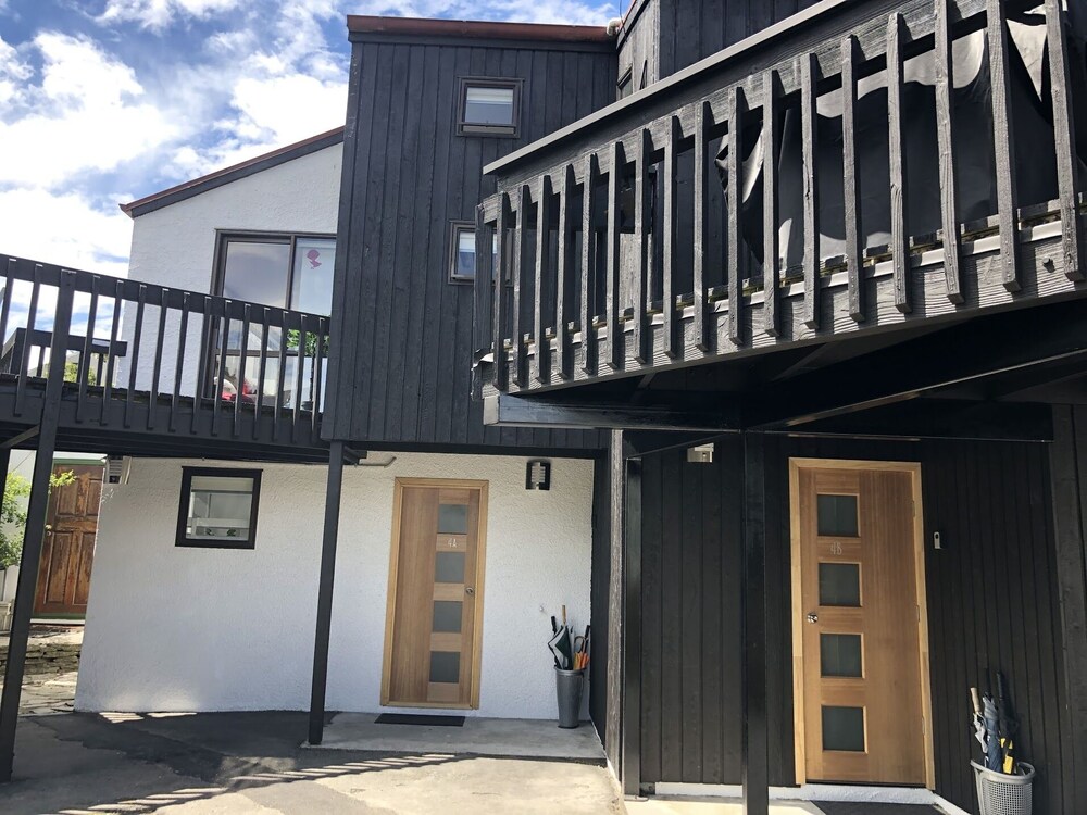 16 guests. Unique, central, mountain & lake views