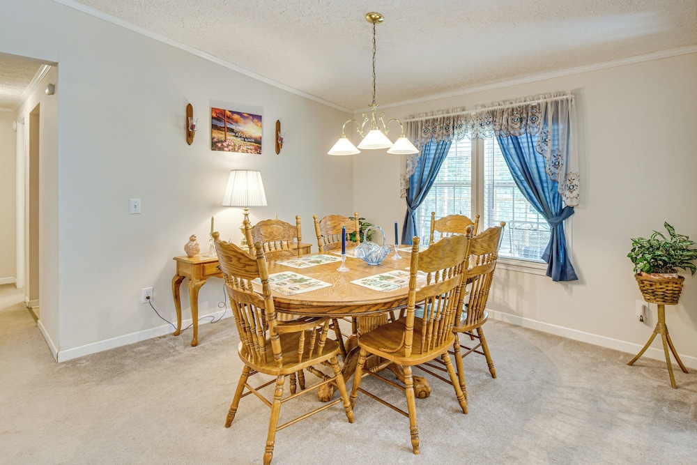 2 Mi to Dtwn: Retreat on 3 Acres in Pelzer!