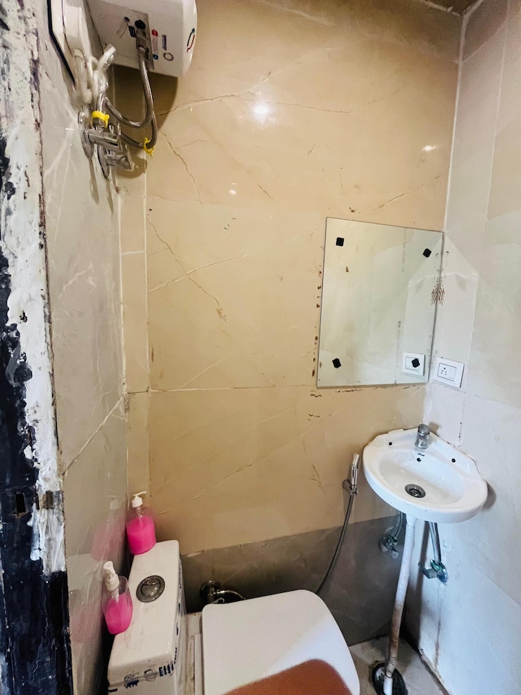 Roomshala Hotel Golden Residency