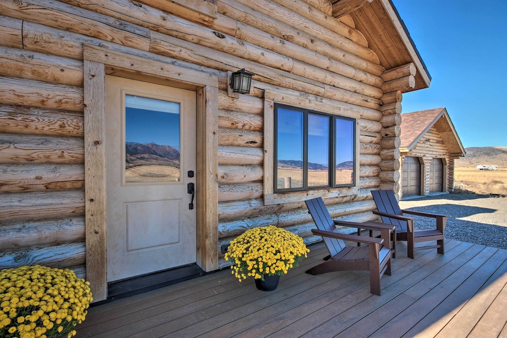 Stunning Mountain Views: Livingston Cabin w/ Deck! view 5