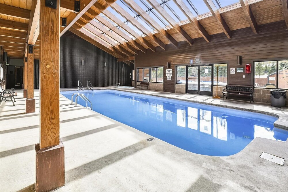 Mountainside 155a 2 Bedroom Condo by RedAwning