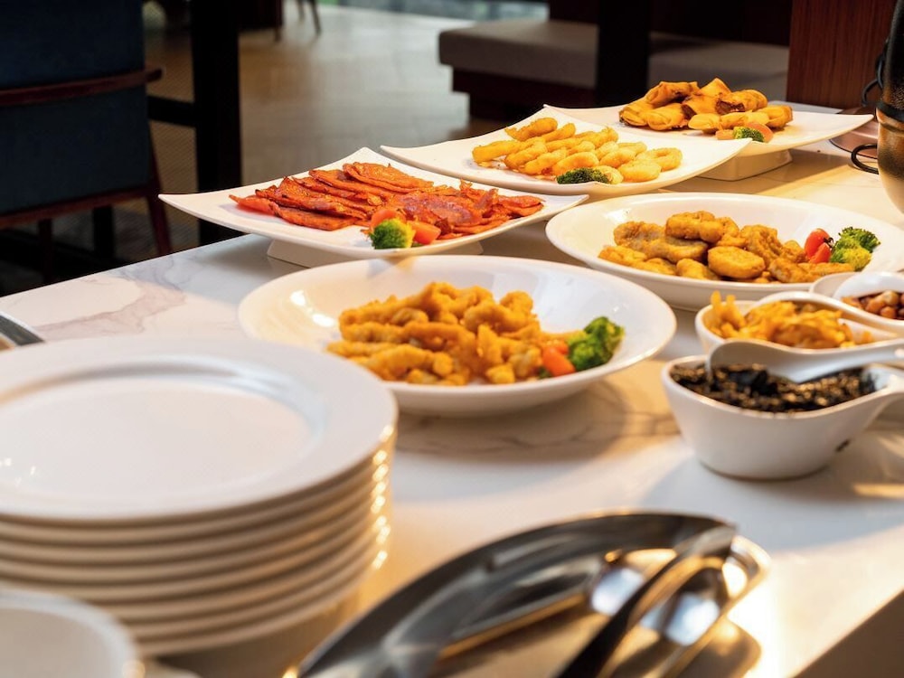 Trendy Romantic Hotel Guangzhou Panyu Qiaonan Aoyuan Plaza Branch - Free Deliver Service to Canton Fair Complex During Canton Fair Period